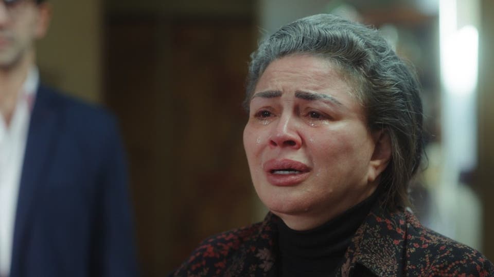 "حظر تجول" يورّط أشهر ممثلة مصرية "إلهام شاهين "  بـ"جريمة قتل" وسط تفاصيل درامية مفاجئة 
