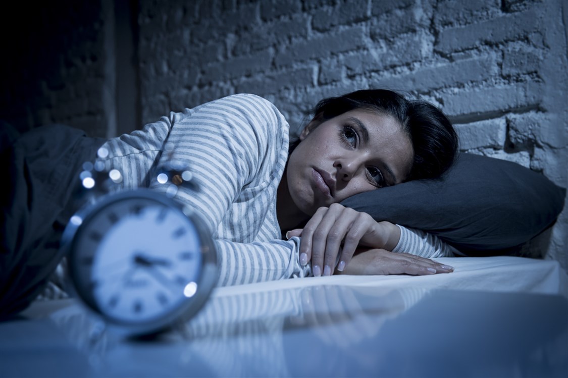 استشاري اعصاب يحذر من النوم بهذا التوقيت..  يتسبب في جلطات المخ والقلب 