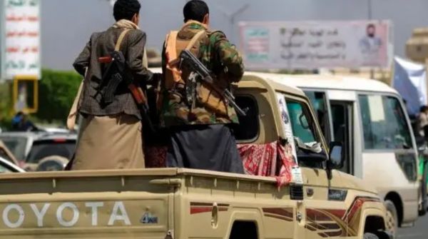 مليشيا الحوثي تختطف 18 موظفاً من المستشفى الجمهوري بصنعاء وتقتادهم إلى الأمن السياسي 