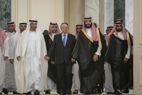 "اتفاق الريتز " الجديد والتطورات الجديدة في إجبار الشرعية على القبول بما في عدن للانتقالي .. وتحذير هادي من الوقوع في خطأ استراتيجي فادح!!
