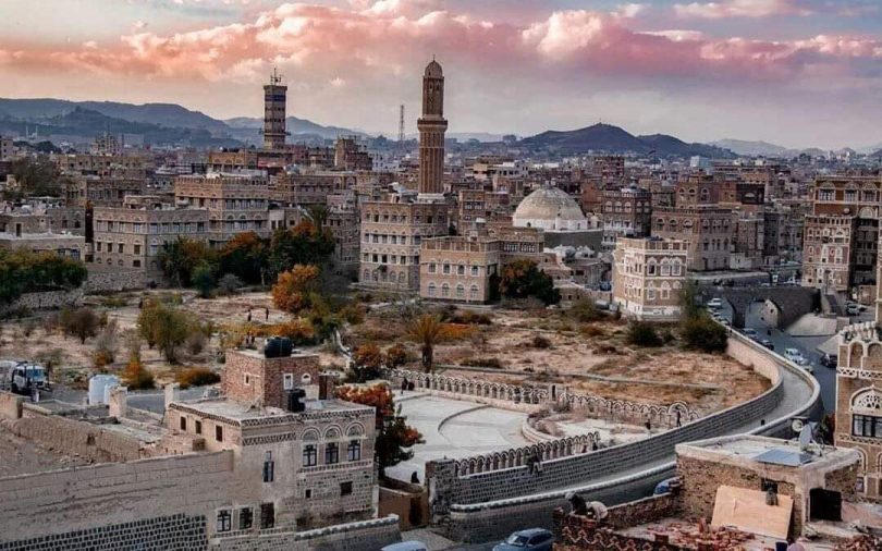 ورد الان :  قائد يمني بارز بصنعاء يعلن الانتفاضة وبدء حرب العصابات لاقتلاع مليشيا الحوثي والغالبية ينضمون الى صفه       