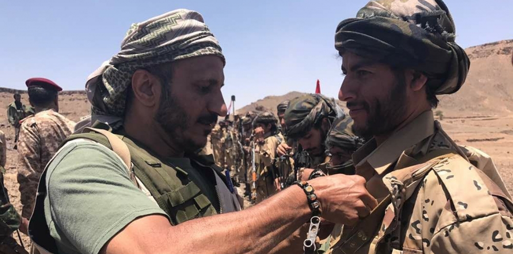 شاهد  : انضمام لواءين عسكريين بكامل عتادهما لقوات طارق صالح