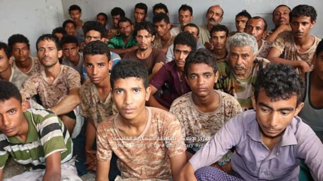 شاهد اسرى الحوثيين في «صرواح» قبل قليل (صورة)