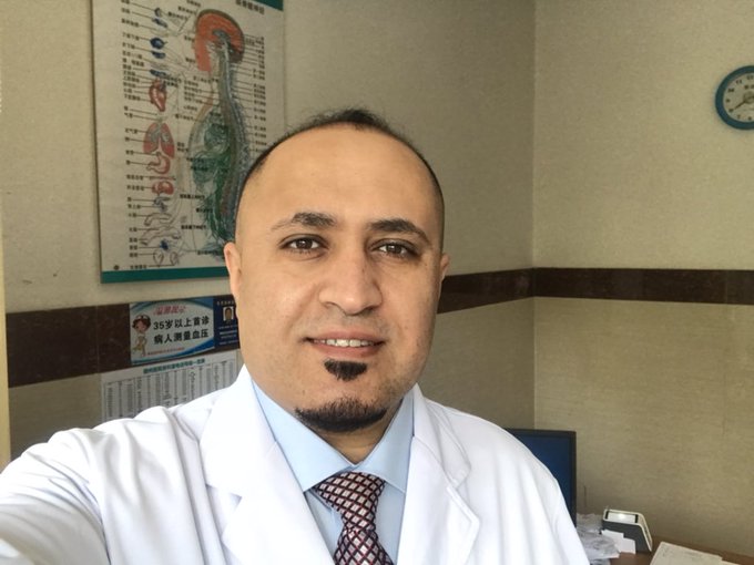 شاهد ..( فيديو) الطبيب اليمني الذي فاجأ العالم بالوصول الى " ايطاليا " لمكافحة " كورونا " يوجه رسالة لليمنيين ويكشف عن كارثة تحدث الان في اليمن ويحذر من تعاطي القات !
