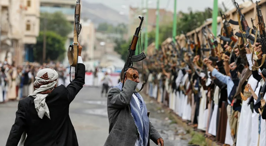 في الأثناء ظهور وزير دفاع مليشيا الحوثيين في أكثر الجبهات أشتعالاً ويتوعد بـ هذا الوجع الكبير 