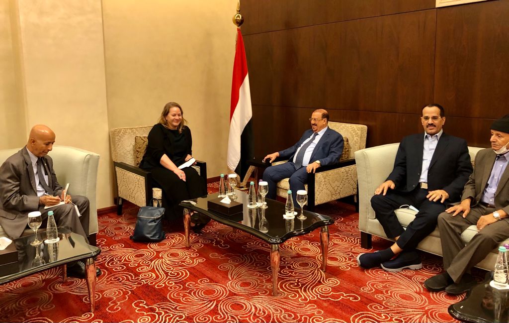 رئيس مجلس النواب يلتقي القائم بأعمال السفير الأمريكي لدى اليمن كاثرين ويستلي