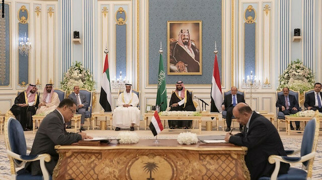 مصادر حكومية بارزة تشكيل الحكومة الجديدة من "24" وزيرا و"الإنتقالي " يتراجع عن اشتراط رفضه الرئيس " هادي " !