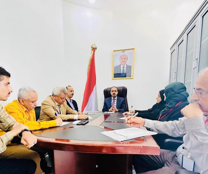 عدن..الإرياني يرأس اجتماعاً لقيادة وزارة السياحة لمناقشة عدد من القضايا 