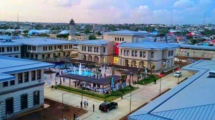 هكذا بات حال هذه الدولة القريبة من اليمن بشكلها الخيالي والتي عانت ويلات التمزق والاقتتال وجعلت الرئيس " صالح " يعرض شرطة يمنية لضبط الأمن فيها (مجموعة صور تنافس مناطق أوروبية )
