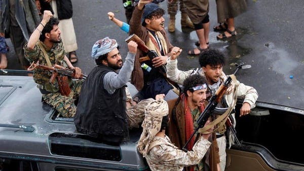 تفاصيل صادمة : تعرض مواطن بصنعاء للضرب المبرح بسبب حمله لهذا الشي الذي يسعد الجميع. ..! 