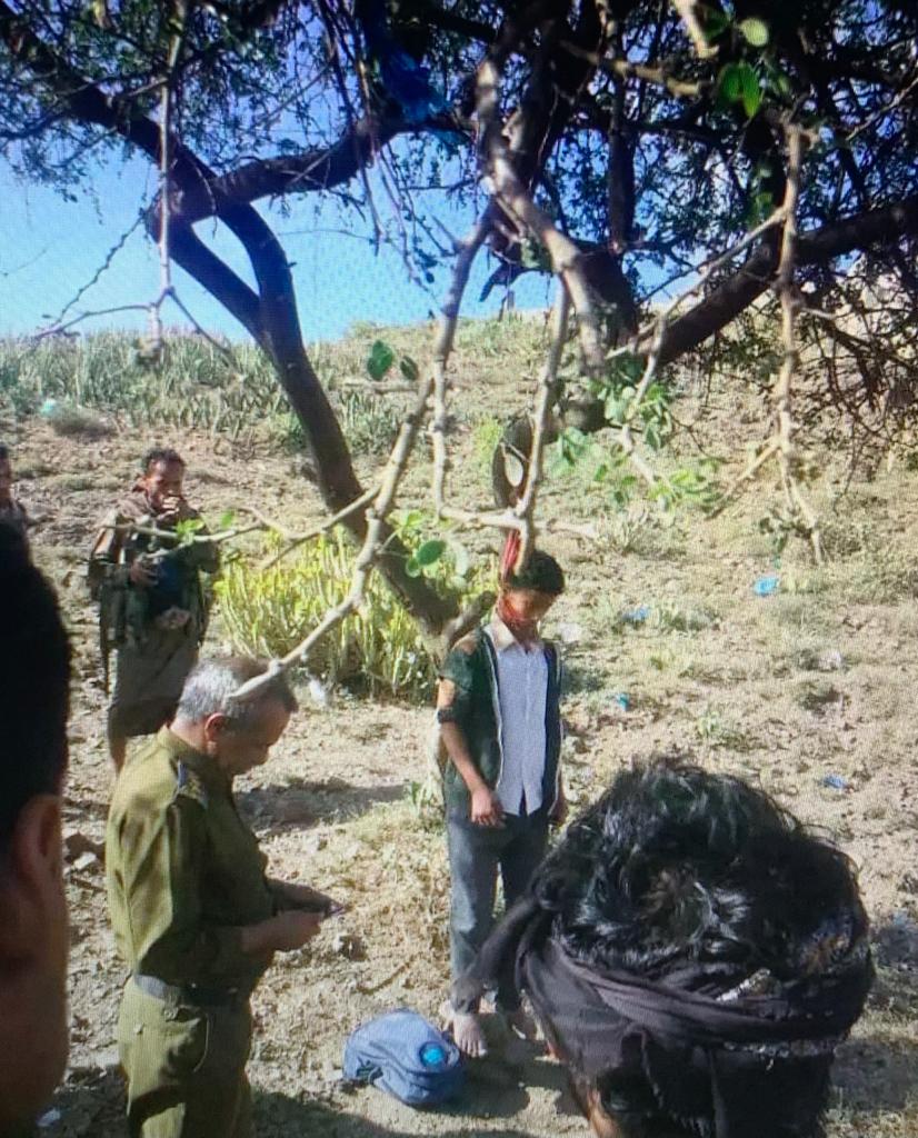 اول صورة للشاب الذي انتحر شنقاً  قبل قليل في تعز  ( الاسم - تفاصيل )