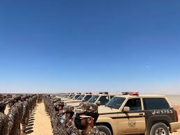 الشرطة السعودية تقبض على مخالفين للنظام البيئي بحوزتهم مادة ممنوع حيازتها في هذه المناطق..تعرف عليها