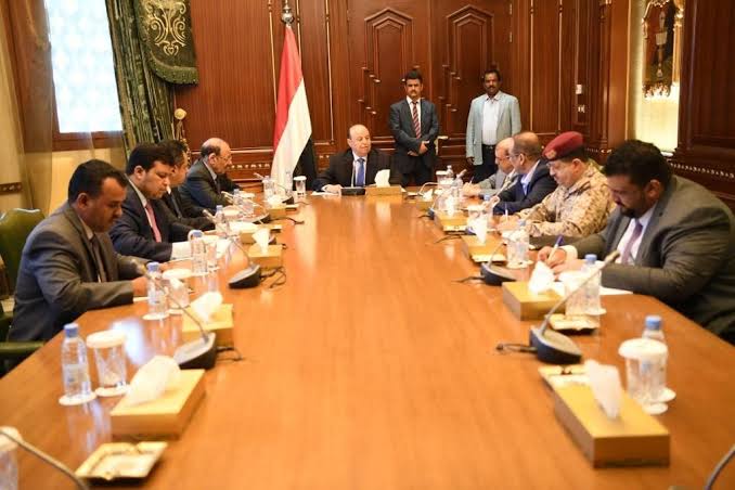 عاجل : هادي يخرج عن صمته ويعلن اجتماعاً طارئاً والأول من نوعه قبل في الأثناء