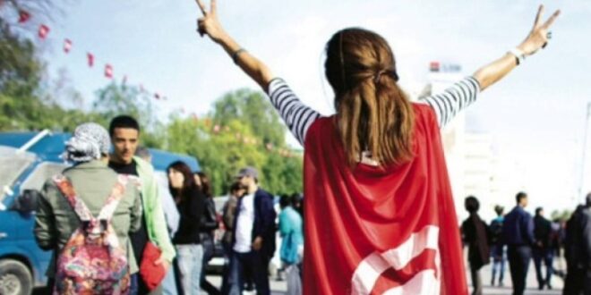 دولة عربية تتيح للمرأة الزواج بأكثر من رجل.. وهذه اول امرأة تتزوج رجلين في وقت واحد (فيديو)