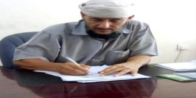 تعرف على أول مسؤول يقدم استقالته بسبب تردي الخدمات في عدن وينضم للاحتجاجات ضد الحكومة