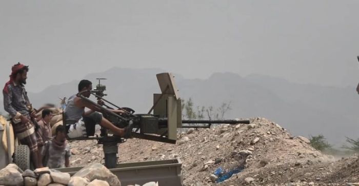 مليشيا الحوثي تستهدف مواقع القوات الحكومية شرق مدينة تعز