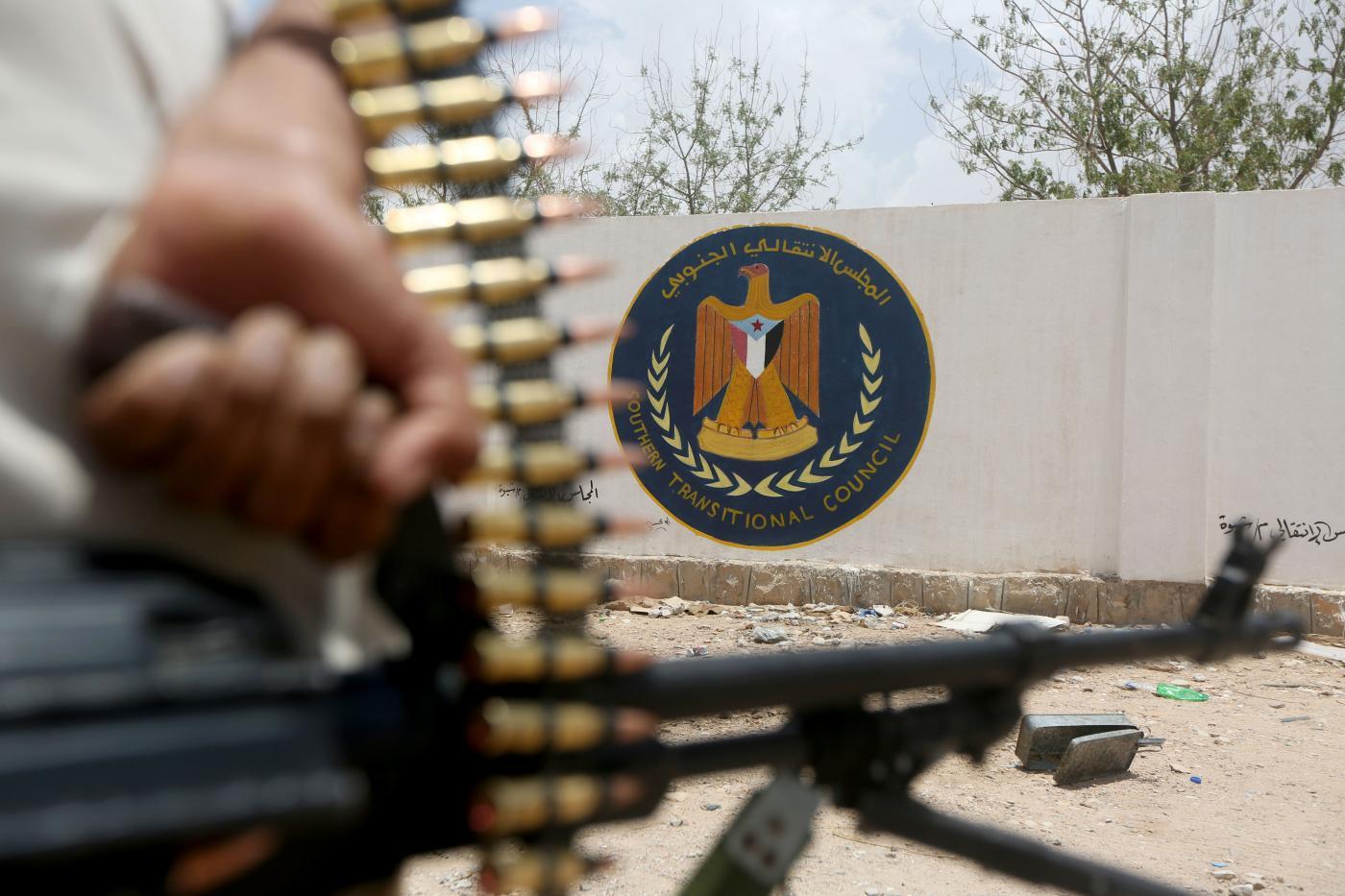 مرحلة جديدة من التعقيدات .. المجلس الانتقالي ينقلب على اتفاقات الأيام الماضية مع الشرعية بشأن تشكل الحكومة الجديدة