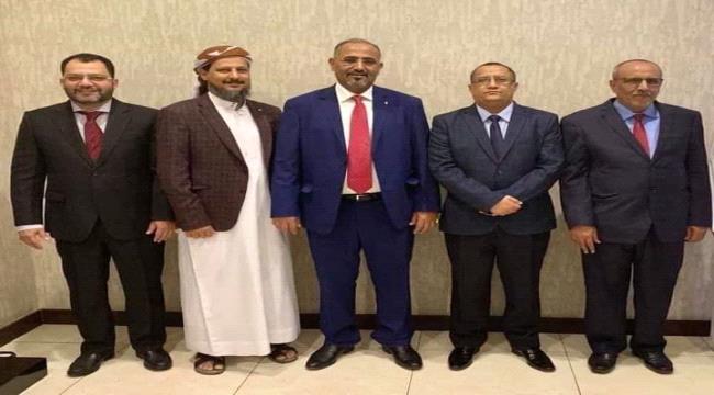 عيدروس الزبيدي يتخذ خطوات مغايرة عن بقية اعضاد الحكومة ويستعد للقيام بهذا العمل 