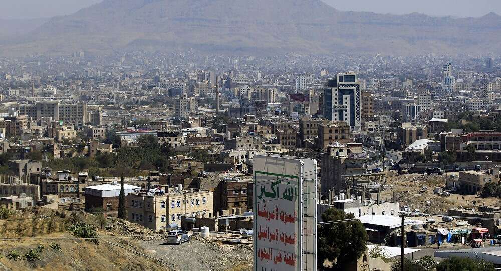 أول موقف للحكومة الشرعية بشأن جريمة الحوثيين بصنعاء