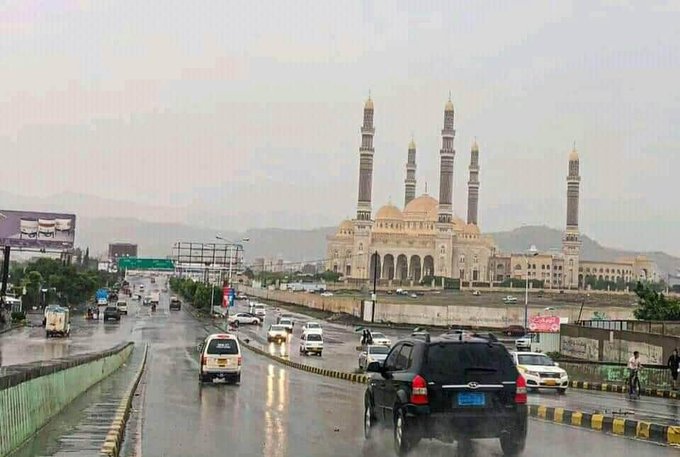 لصالح الحوثيين : بنك في صنعاء يصادر اموال المودعين بينهم "ياسين سعيد نعمان"