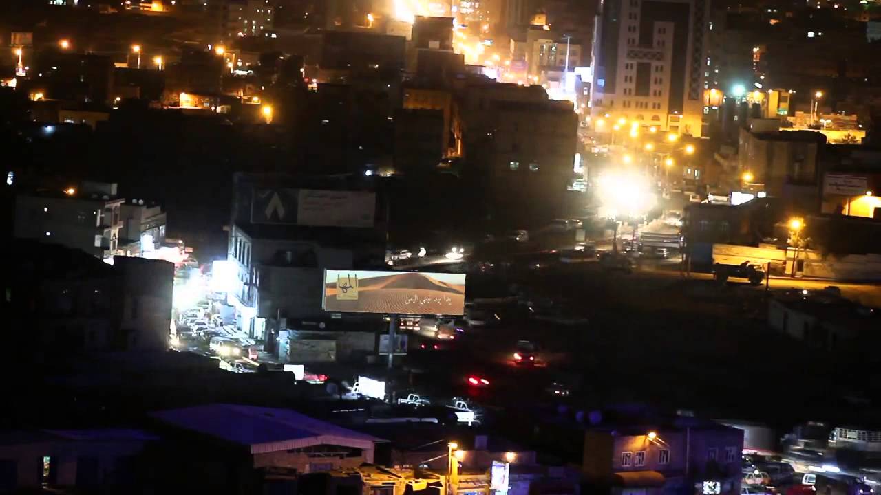 يحدث الان في صنعاء مداهمة مجمعاً  طبياً  بالرصاص الحي في العاصمة صنعاء .. والناس تتسابق للخروج من المبنى