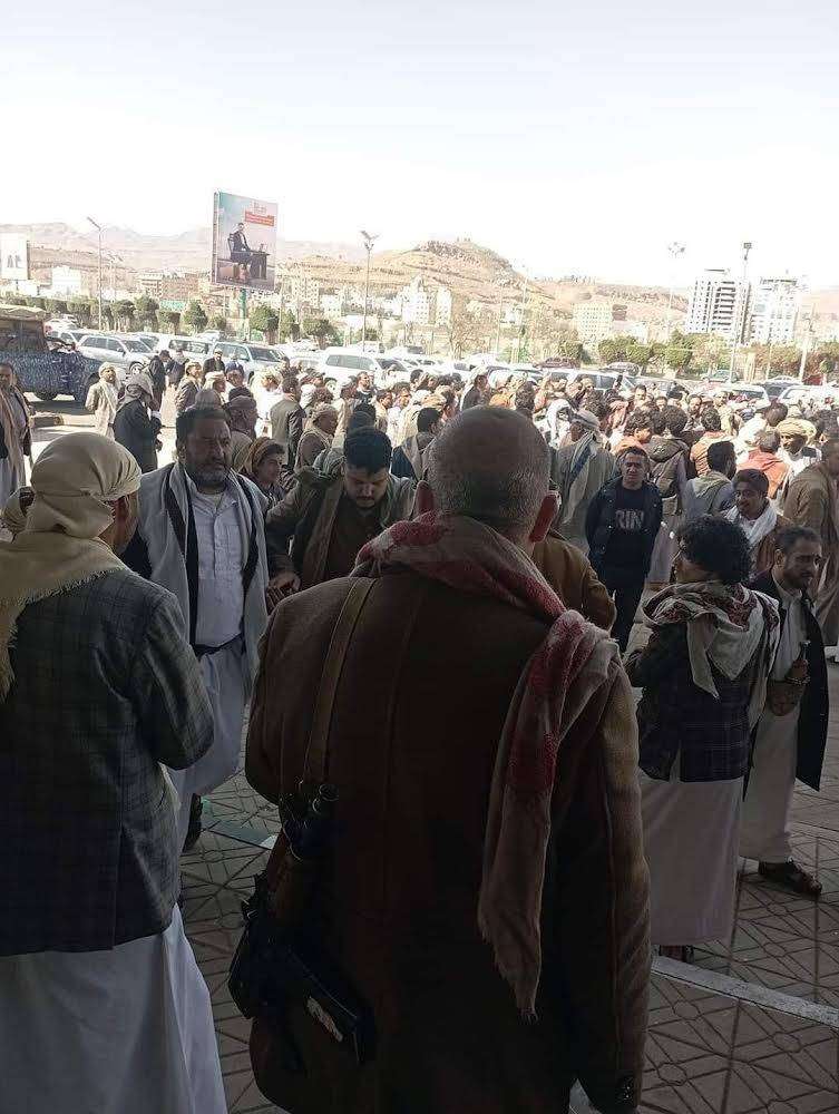 قبائل يمنية تحتشد في صنعاء وتمهل مليشيا الحوثي ثلاثة أيام للإفراج عن رئيس نادي المعلمين 