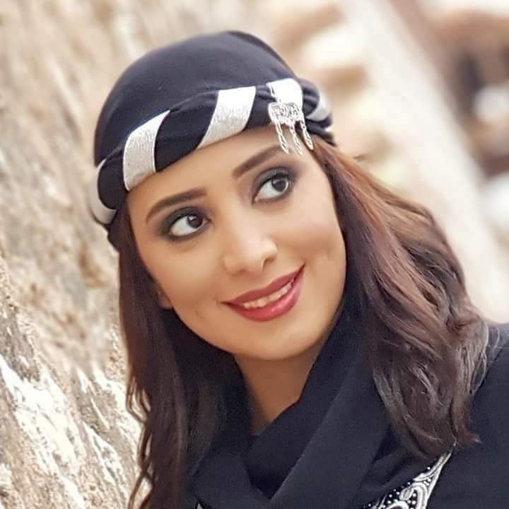 شاهد  :  الجمهور اليمني ينتفض ضد فنانة حوثية نشرت ضده كلاماً عنصرياً سلالياً بغيضاً (صور وتفاصيل)