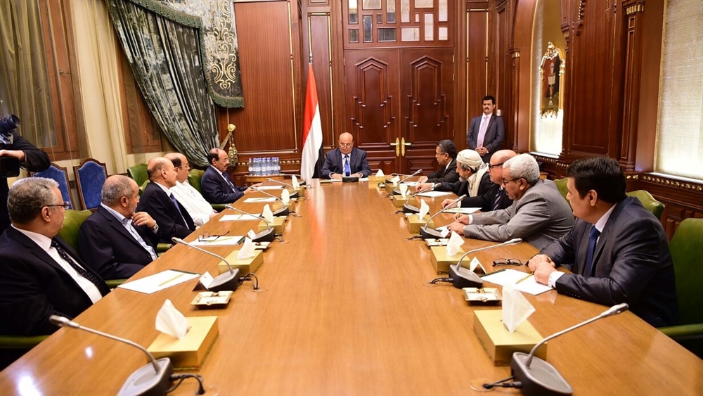 الحكومة الشرعية تحسم خياراتها بعد تصريحات " الزبيدي".. وقوات الجيش تترقب صدور توجيهات عليا وشيكة