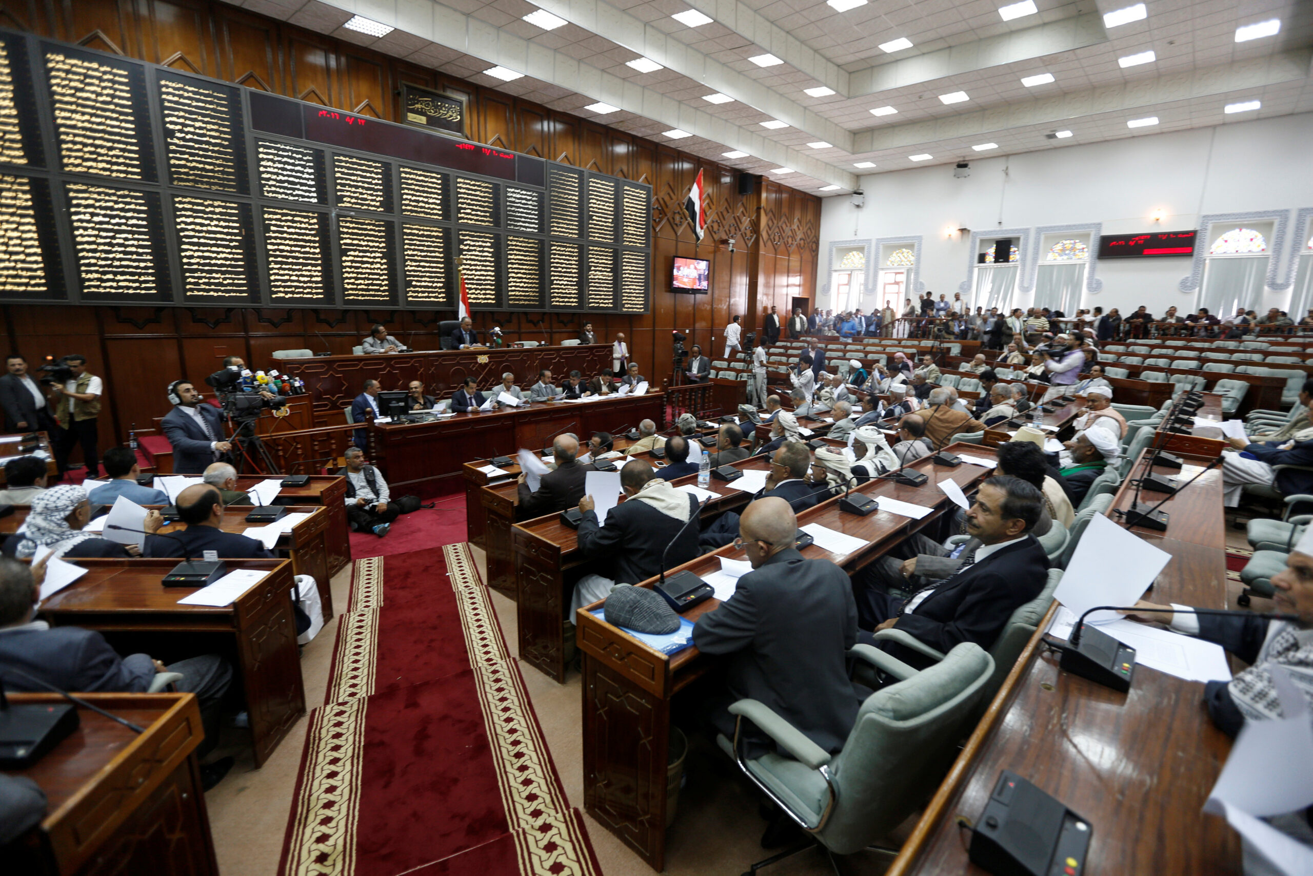 عاجل  : برلمان الحوثي يفاجى الجميع ويتخذ قرار بتجميد عضويته... تفاصيل