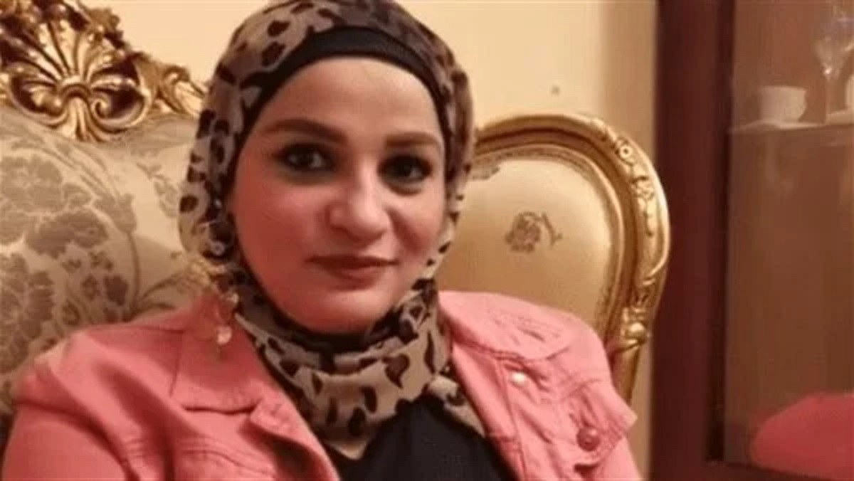 معلمة مصرية تتفاجئ بمبلغ ربع مليون جنيه دخل حسابها بالخطأ .. شاهد بالفيديو رد فعلها ؟