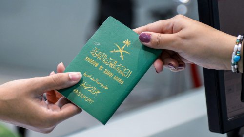 يستطيع أي وافد الحصول عليها.. السعودية تكشف شروط التجنيس الجديدة بعد التعديلات الأخيرة 