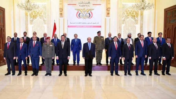من هو الوزير البارز الذي تخلف بساعات عن العودة إلى عدن ليبقي وحيداً في الرياض 