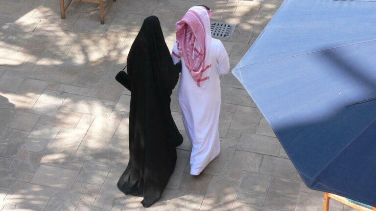 الزوجة السعودية تستطيع أن تخلع زوجها بضغطة زر.. ولكن بشرط!