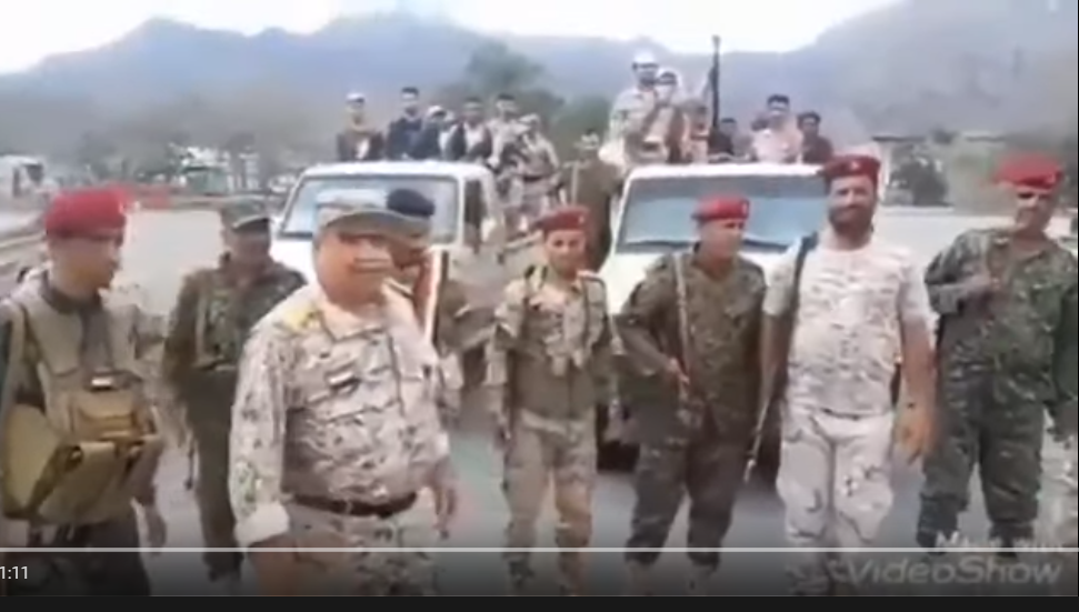 عقب الاستقالات المتتالية في الحكومة .. الشرعية تتلقى ضربة أخرى بإنشقاق أبرز الألوية العسكرية الهامة .. فيديو 