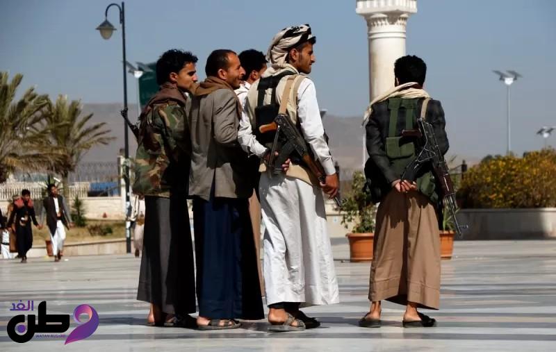 بعد قرار إيقاف بنوك صنعاء.. مليشيا الحوثي تهاجم محافظة جنوبية.. واندلاع معارك طاحنة