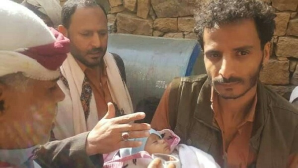 الكشف عن اسم وصورة القاتل وقبيلته التي ينتمي إليها .. وتفاصيل الضرب المخيف للمرأة اليمنية حتي الموت امام اولادها .. والسبب لا يصدق