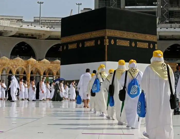 توضيح عاجل من السعودية يحسم الجدل بشأن أداء مناسك الحج بتأشيرة الزيارة.. 